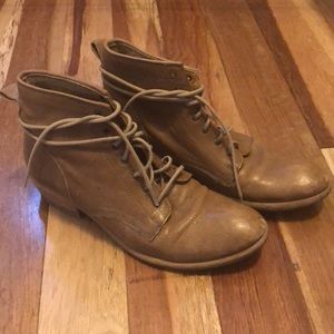Frye Carson lace up boots-used good condition